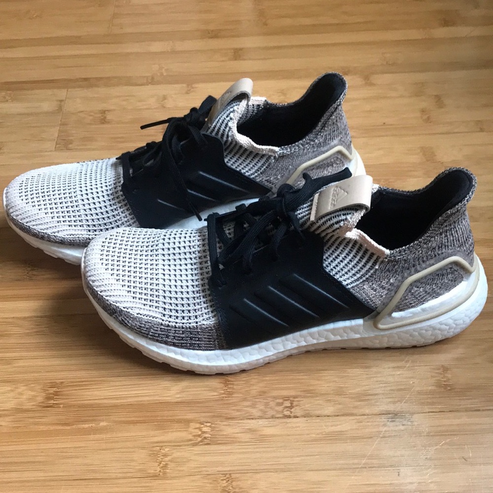Men’s size 10 Adidas ULTRABOOST 19 SHOES